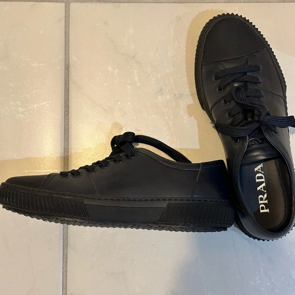 Men’s Prada Sneaker. Navy Blue. Size 5 - Picture 2 of 3